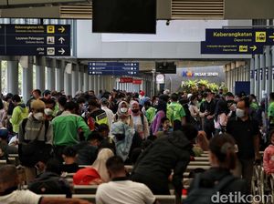 Begini Keramaian Stasiun Pasar Senen Jelang Ramadan