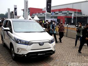 Proyek Kijang Innova Listrik Libatkan 100 Teknisi Terbaik Tanah Air Proyek Kijang Innova Listrik Libatkan 100 Teknisi Terbaik Tanah Air