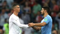 Namun, Ronaldo harus kecewa lagi setelah Portugal disisihkan Uruguay di babak 16 besar Piala Dunia 2018. Foto: Getty Images/Francois Nel