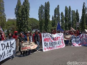 Mahasiswa Ponorogo Demo Tuntut Harga Migor Stabil dan Penanganan Sampah