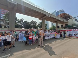 Pengungsi Afghanistan Demo UNHCR Tuntut Dipindah ke Negara Ketiga