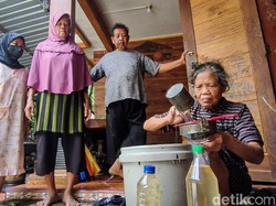 Minyak Goreng Langka, Emak-emak Kulon Progo Pilih Minyak Kelapa Curah