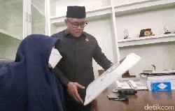 Kala Febi Gadis Pelukis Sukabumi Merasakan Empuknya Kursi Ketua DPRD
