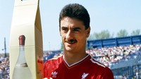 Ian Rush juga melegenda di Liverpool dengan sumbangan gol dan trofinya. Sama seperti Giggs, ia juga tak pernah membela Wales di Piala Dunia. (Foto: Dan Smith/Allsport/Getty Images)