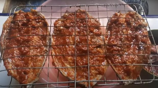 Ikan bakar parape makanan khas Sulawesi Selatan.