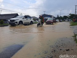 Baru Diperbaiki, Jalan Brigjen Katamso Kendari Banjir Gegara Drainase Buntu