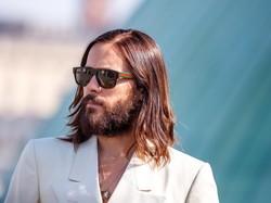 Aksi Jared Leto Umumkan Tur Dunia dengan Panjat Gedung Empire State