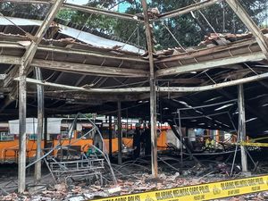 Dugaan Korsleting di Balik Ratusan Kios Lenggang IRTI Monas Kebakaran