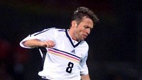 Kedua adalah eks kapten Jerman, Lothar Matthaus. Ia tampil di Piala Dunia 1982, 1986, 1990, 1994, dan 1998. Capaian terbaiknya menjadi juara di tahun 1990 dan runner-up di tahun 1982 dan 1986. Foto: AFP/GERARD CERLES