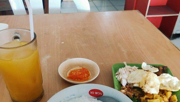 Ngakak! Begini Penyajian Makanan yang Dipisahkan dari Isiannya