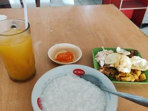 Ngakak! Begini Penyajian Makanan yang Dipisahkan dari Isiannya