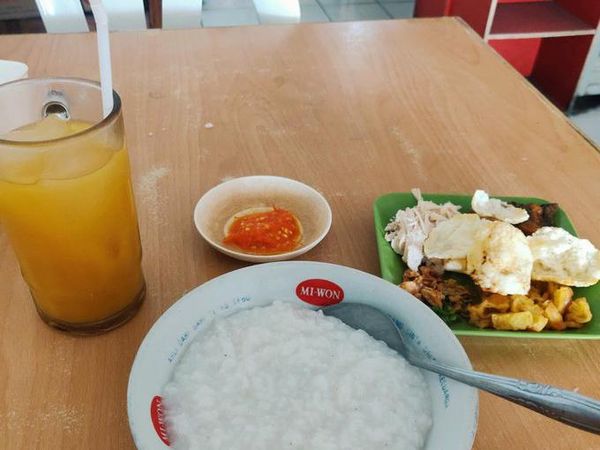 Ngakak! Begini Penyajian Makanan yang Dipisahkan dari Isiannya