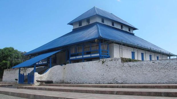 Masjid Al-Muqarrabin Syafyi Shaful Mu'min atau lebih dikenal dengan Masjid Agung Wolio di Bau