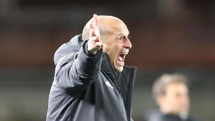 EMPOLI, ITALY - FEBRUARY 26: Massimiliano Allegri manager of Juventus gestures during the Serie A match between Empoli FC and Juventus at Stadio Carlo Castellani on February 26, 2022 in Empoli, Italy.  (Photo by Gabriele Maltinti/Getty Images)