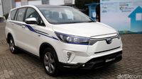 Melihat dari Dekat Kijang Innova Listrik yang Mejeng di IIMS