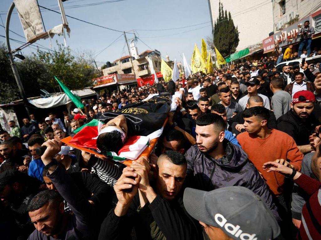 Ribuan Orang Iringi Pemakaman 2 Pemuda Palestina yang Ditembak Israel