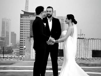 Pernikahan Intim Janisaa Pradja dan Mike Lewis, Pemberkatan di Helipad