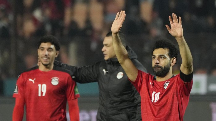 Egypts Mohamed Salah, right, with teammates greets fans after winning a qualifying soccer match 1-0 against Senegal for the FIFA World Cup Qatar 2022 at Cairo International stadium in Cairo, Egypt, Friday, March 25, 2022. (AP Photo/Amr Nabil)