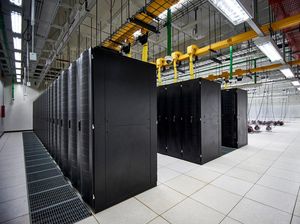 Penampakan Data Center Terbesar di Indonesia Saat Ini