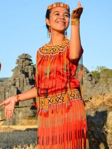 Pakaian adat Sulawesi Selatan.