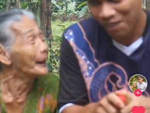 Bikin Terharu, Pria Ini Selalu Pamer Kemesraan Saat Makan Bersama Neneknya