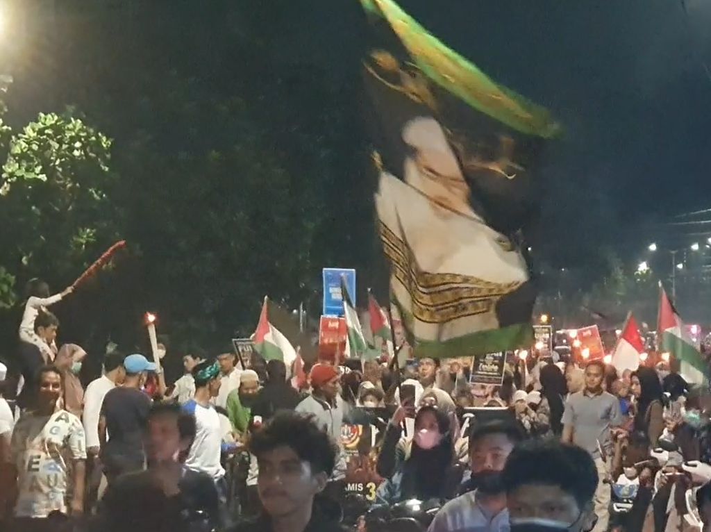 Kemeriahan Pawai Obor di Petamburan Sambut Bulan Suci Ramadan Kemeriahan Pawai Obor di Petamburan Sambut Bulan Suci Ramadan