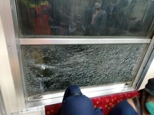 Polisi Masih Telusuri Titik Lokasi Penembakan KRL di Kebayoran Lama Polisi Masih Telusuri Titik Lokasi Penembakan KRL di Kebayoran Lama