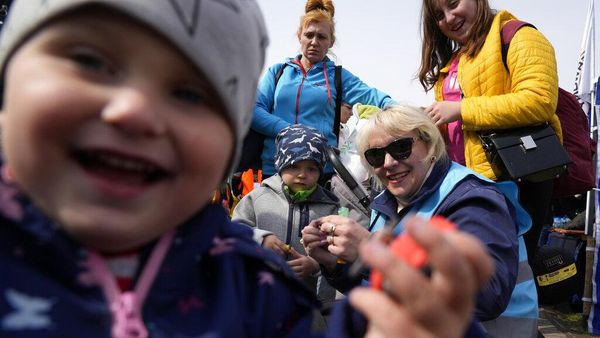 Ada Kabar Tentara Rusia Balik Kanan, Pengungsi Ini Pulang ke Ukraina