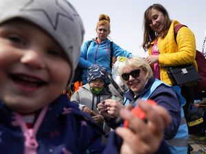 Ada Kabar Tentara Rusia Balik Kanan, Pengungsi Ini Pulang ke Ukraina