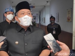 Pejabat Kemendagri Isoman, Pelantikan Walkot Bandung Definitif Menggantung