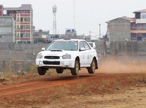 Saat Perempuan Injak Pedal Gas Ikuti Kejuaran Reli di Afrika