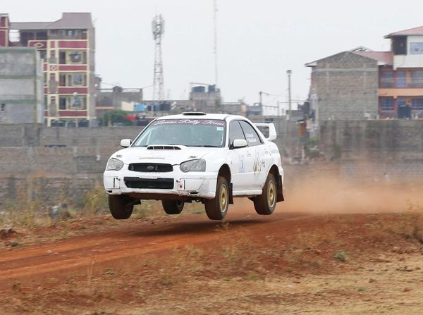 Saat Perempuan Injak Pedal Gas Ikuti Kejuaran Reli di Afrika
