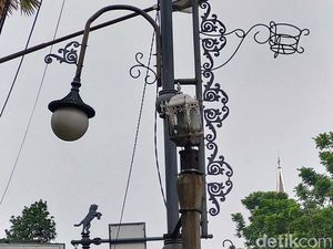Lampu Taman di Jalan Merdeka Bandung Rusak Lampu Taman di Jalan Merdeka Bandung Rusak