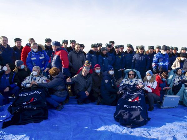 Pulang Bareng ke Bumi, Astronot AS-Rusia Mendarat di Kazakhstan