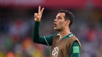 Ketiga lagi-lagi dari Meksiko, yaitu Rafael Marquez. Eks pemain Barcelona itu tampil di Piala Dunia 2002, 2006, 2010, 2014, dan 2018. Namun capaian terbaiknya hanya menembus 16 besar. Foto: Getty Images/Hector Vivas