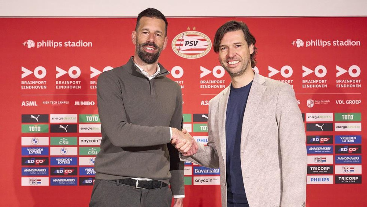 Ruud van Nistelrooy (kiri) menjadi pelatih anyar PSV Eindhoven. (Foto: dok. PSV Eindhoven)