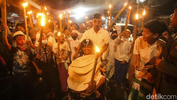 Semarak Pawai Obor Sambut Bulan Penuh Berkah