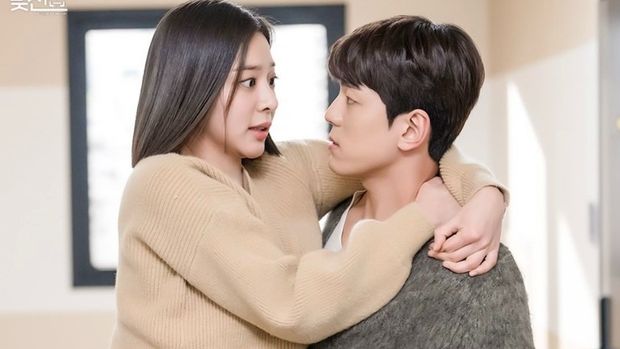 Seol In Ah dan Kim Min Kyu jadi sorotan netizen berkat kemistri mereka sebagai pasangan dalam drama A Business Proposal / foto: SBS Drama
