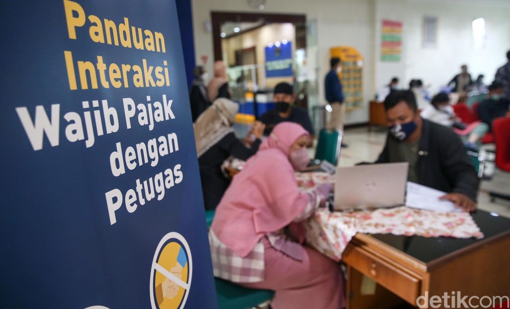 Hari ini merupakan hari terakhir pelaporan SPT Tahunan. Warga tampak memadati kantor Pelayanan Pajak Pratama Jakarta Tanah Abang Satu untuk lapor SPT.