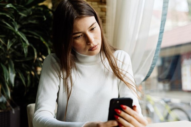 Terbiasa memenuhi ekpetasi orang lain dengan terus menunjukkan kekayaan membuat kamu ragu atas apa yang ingin kamu lakukan.