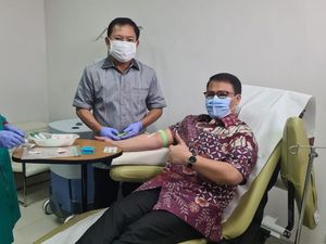 Dukung Terawan, Ahmad Basarah Disuntik Booster Vaksin Nusantara Dukung Terawan, Ahmad Basarah Disuntik Booster Vaksin Nusantara
