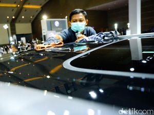 4 Cara Mudah Agar Cat Mobil Tetap Kinclong