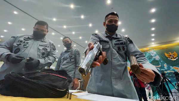 Bakamla Temukan Senpi Rakitan dari Kapal Asing di Ambon