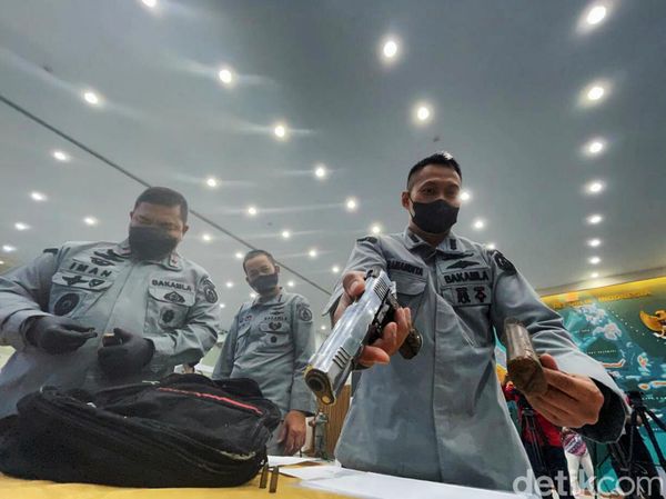 Bakamla Temukan Senpi Rakitan dari Kapal Asing di Ambon