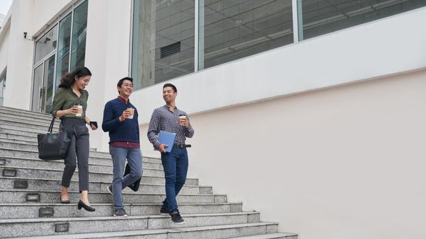 Berjalan Keliling Kantor/ Foto: Freepik/pressfoto