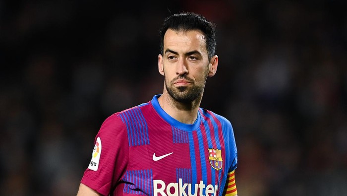 BARCELONA, SPAIN - MARCH 13: Sergio Busquets of FC Barcelona looks on during the LaLiga Santander match between FC Barcelona and CA Osasuna at Camp Nou on March 13, 2022 in Barcelona, Spain. (Photo by David Ramos/Getty Images)
