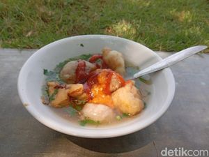 Menikmati Semangkuk Cuanki di Pantai Pangandaran Menikmati Semangkuk Cuanki di Pantai Pangandaran