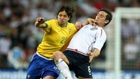 Di tahun 2007, Frank Lampard kena cemooh fans Inggris karena dinilai main jelek lawan Brasil. Begitulah sepakbola Inggris. Tindakan itu sama sekali tak membantu, justru mengganggu, katanya. Foto: Getty Images/Clive Mason