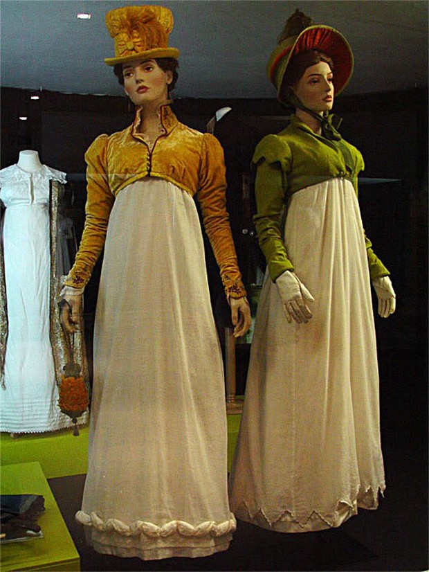 Para perempuan di era Regency tidak lagi menyimpan barang bawaan di saku gaun, melainkan di tas tangan mereka