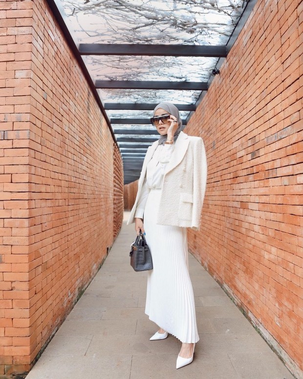 Gaya fashion ala Olla Ramlan